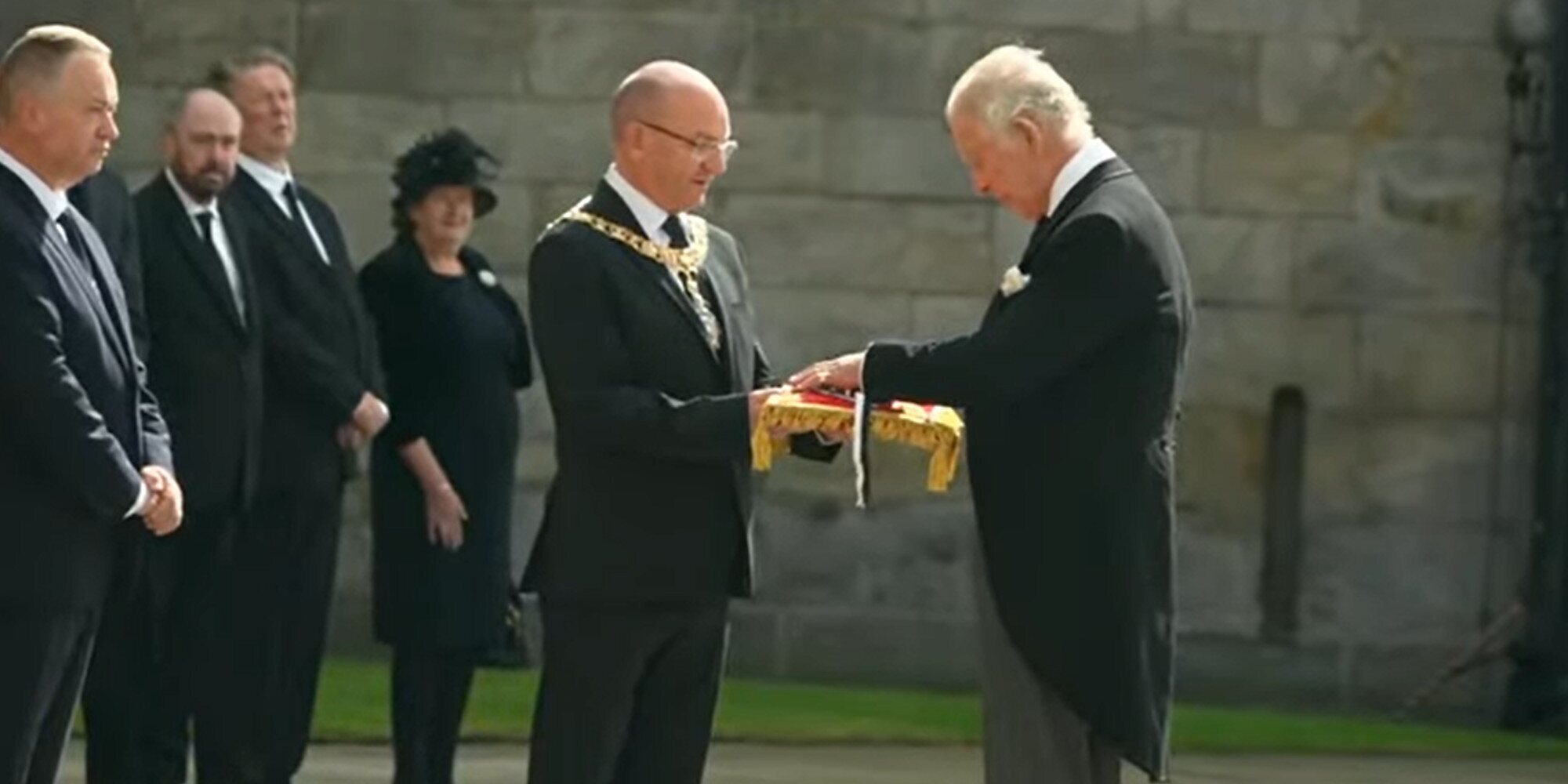 Los Reyes Carlos III y Camilla llegan a Edimburgo y reciben las llaves de la ciudad