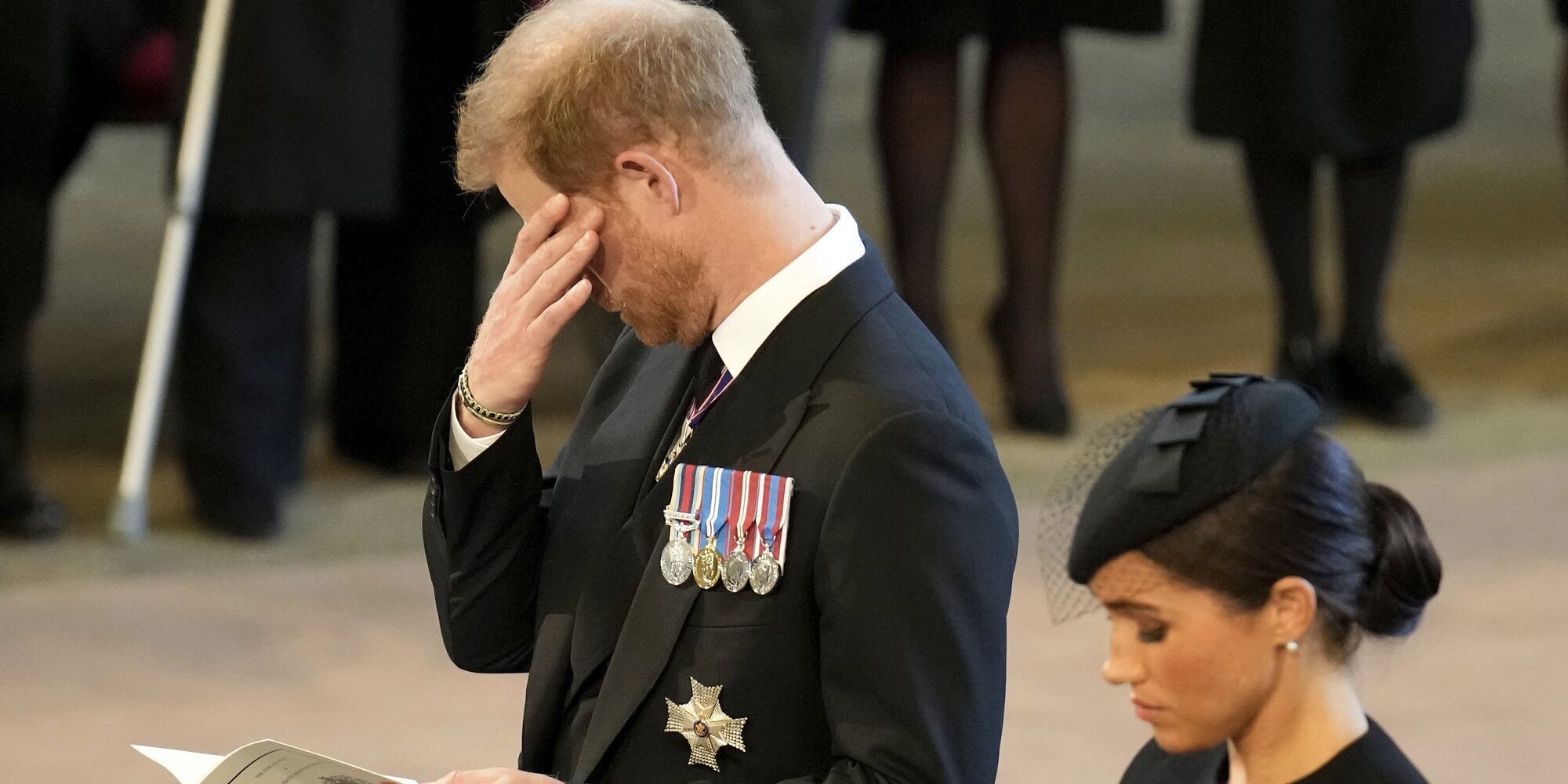 La emoción del Príncipe Harry en la misa por la Reina Isabel II en la víspera de su cumpleaños más amargo