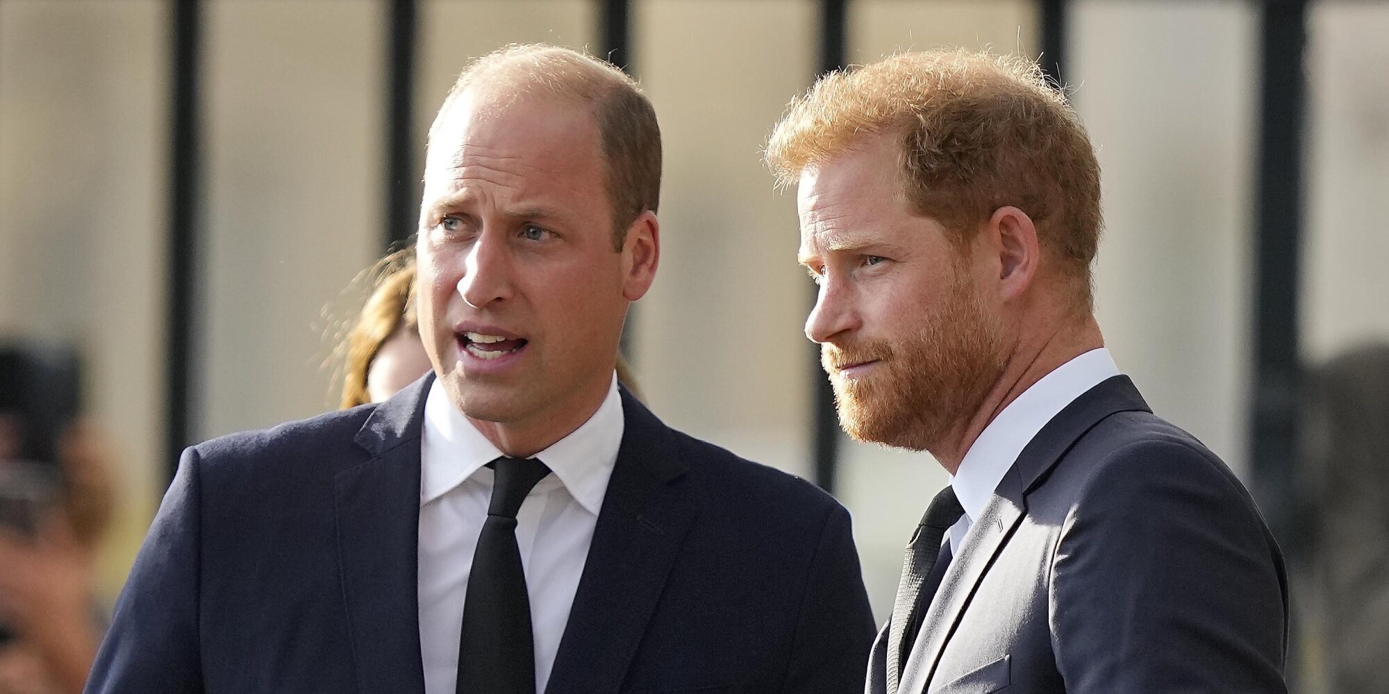Los Príncipes Guillermo y Harry cenaron juntos en Buckingham Palace acercando posturas