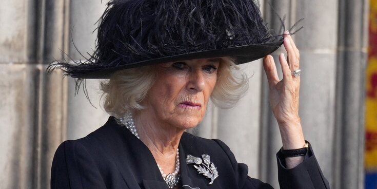 La Reina Camilla sufre un fuerte dolor por una lesión durante los actos fúnebres de la Reina Isabel II