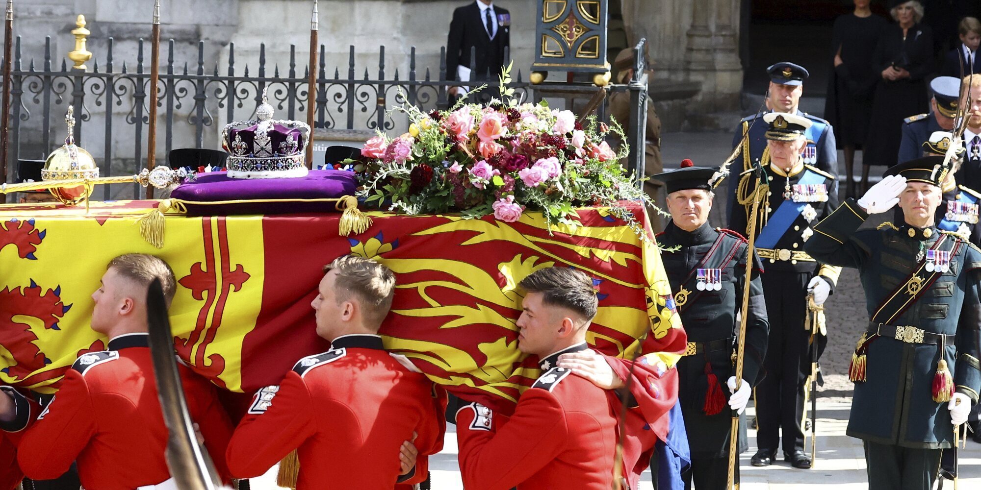 Carlos III escoge las flores del funeral de Isabel II: el mensaje sostenible y emotivo que esconde su decisión