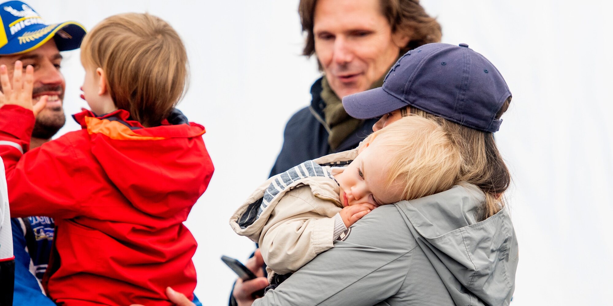 Las tiernas imágenes familiares de Carlos Felipe y Sofia de Suecia con sus hijos Gabriel y Julian en un momento muy especial