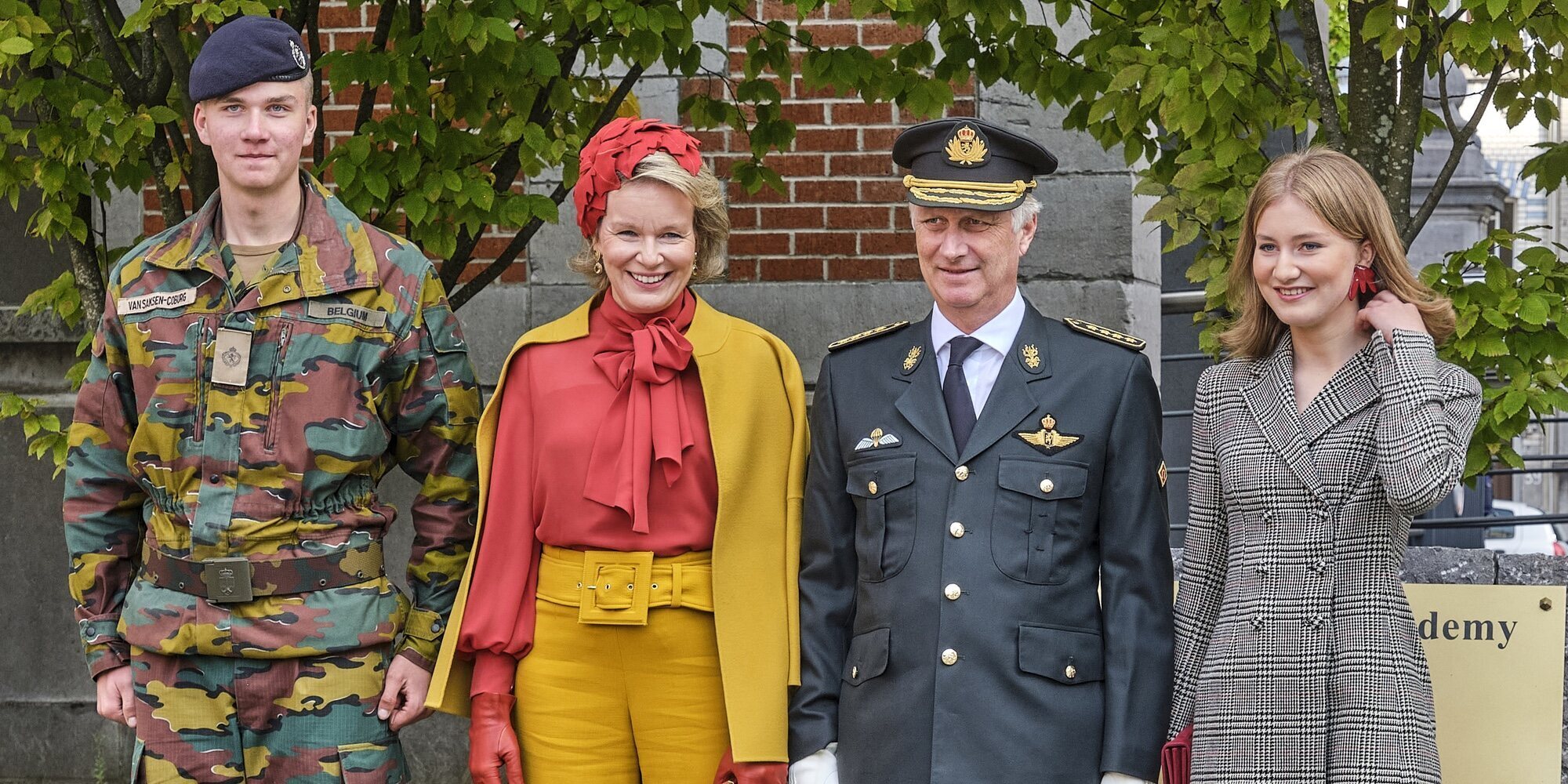 Gabriel de Bélgica supera la primera fase de su formación militar ante la atenta mirada de sus padres y su hermana