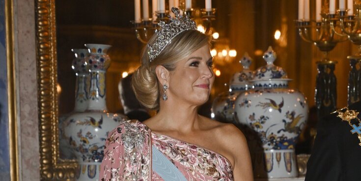 La Reina Máxima de Holanda luce la tiara Estuardo y brilla en la cena de gala en su visita de Estado a Suecia