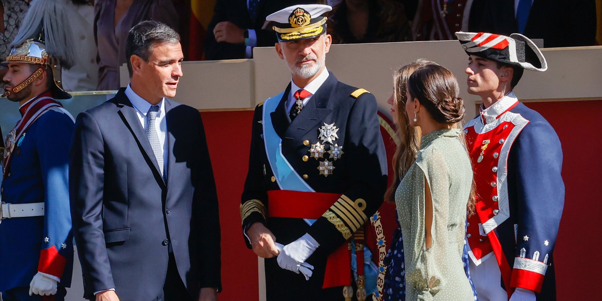 Fiesta Nacional 2022: El gesto de Felipe VI, 'preferencias' de Letizia, la comodidad de la Infanta Sofía y espera por Sánchez