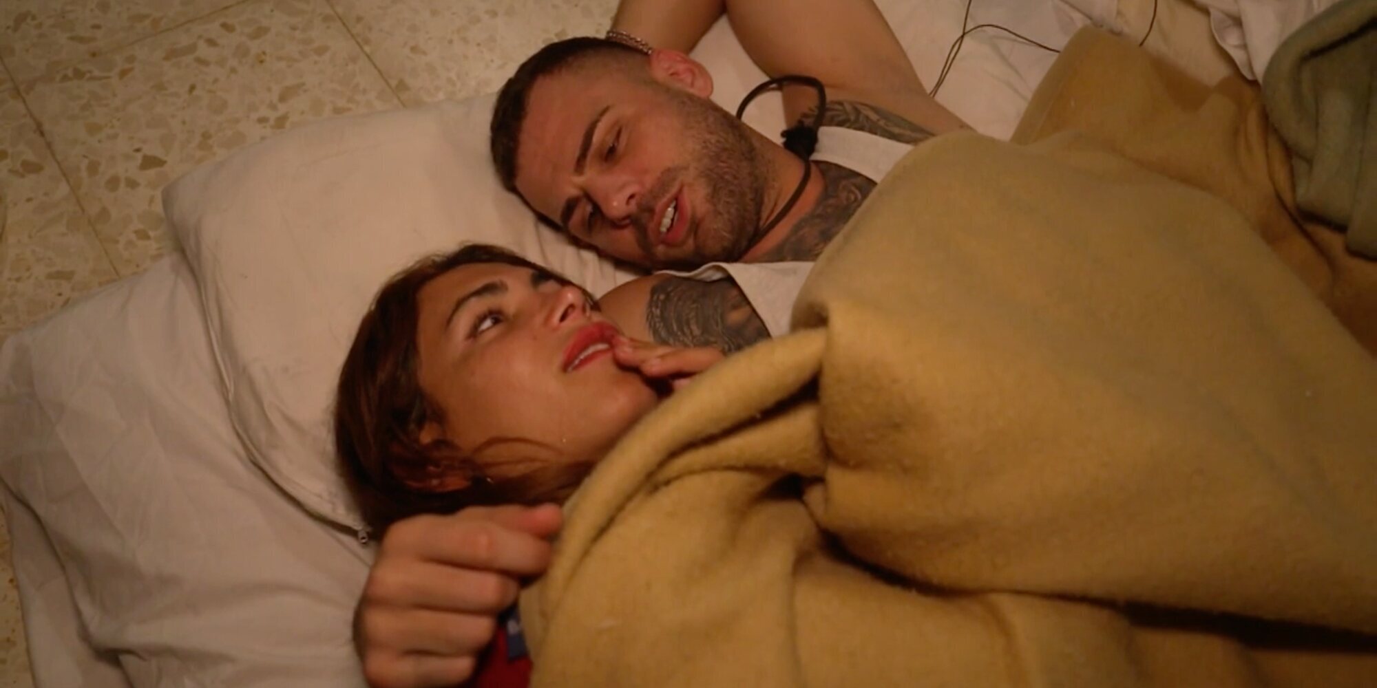 Daniela Requena e Iván Molina no esconden su atracción en 'Pesadilla en el Paraíso': "Palpé sus zonas íntimas"