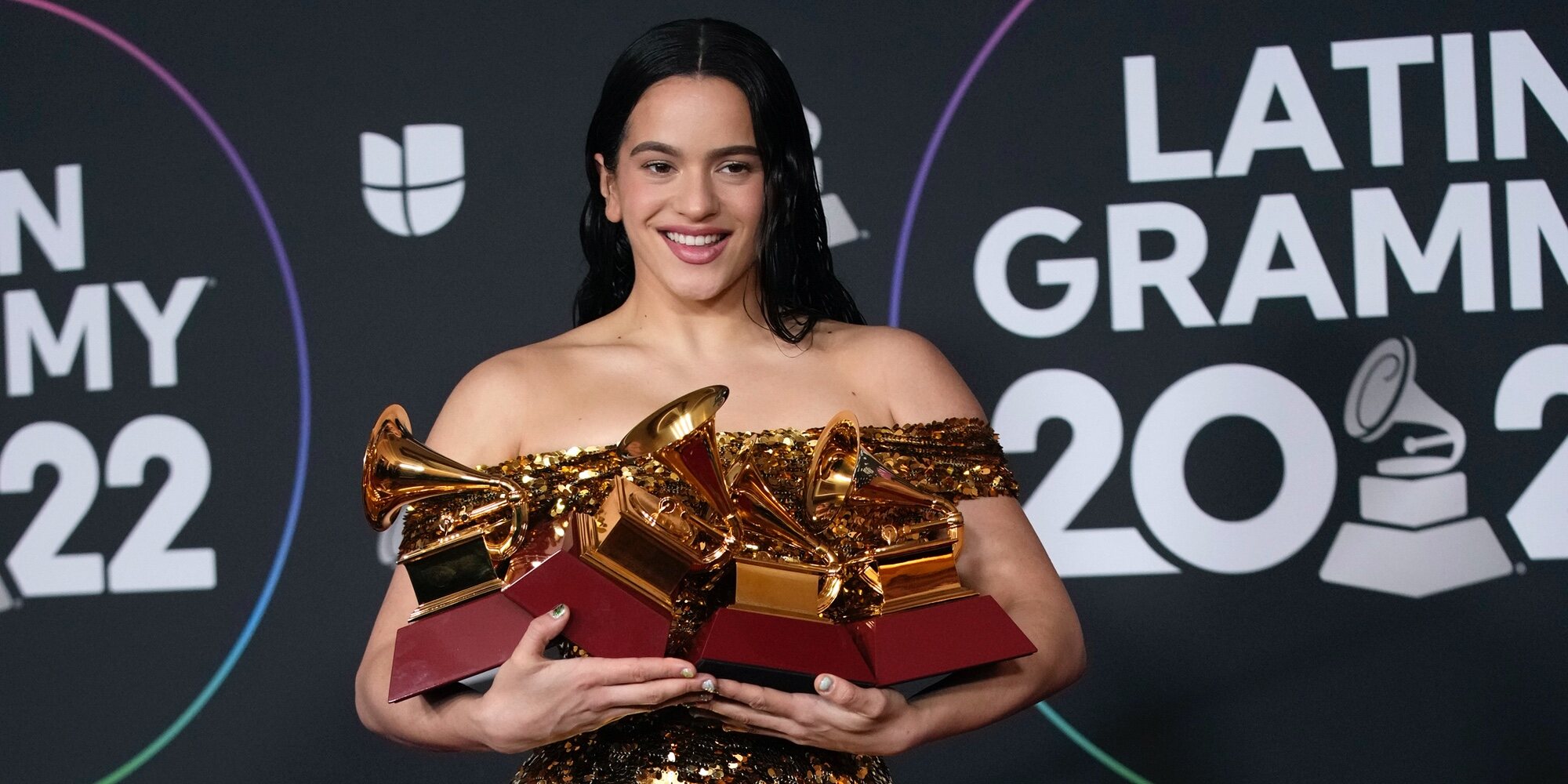 Rosalía hace historia en los Latin Grammy 2022 donde ha derrochado amor junto a Rauw Alejandro