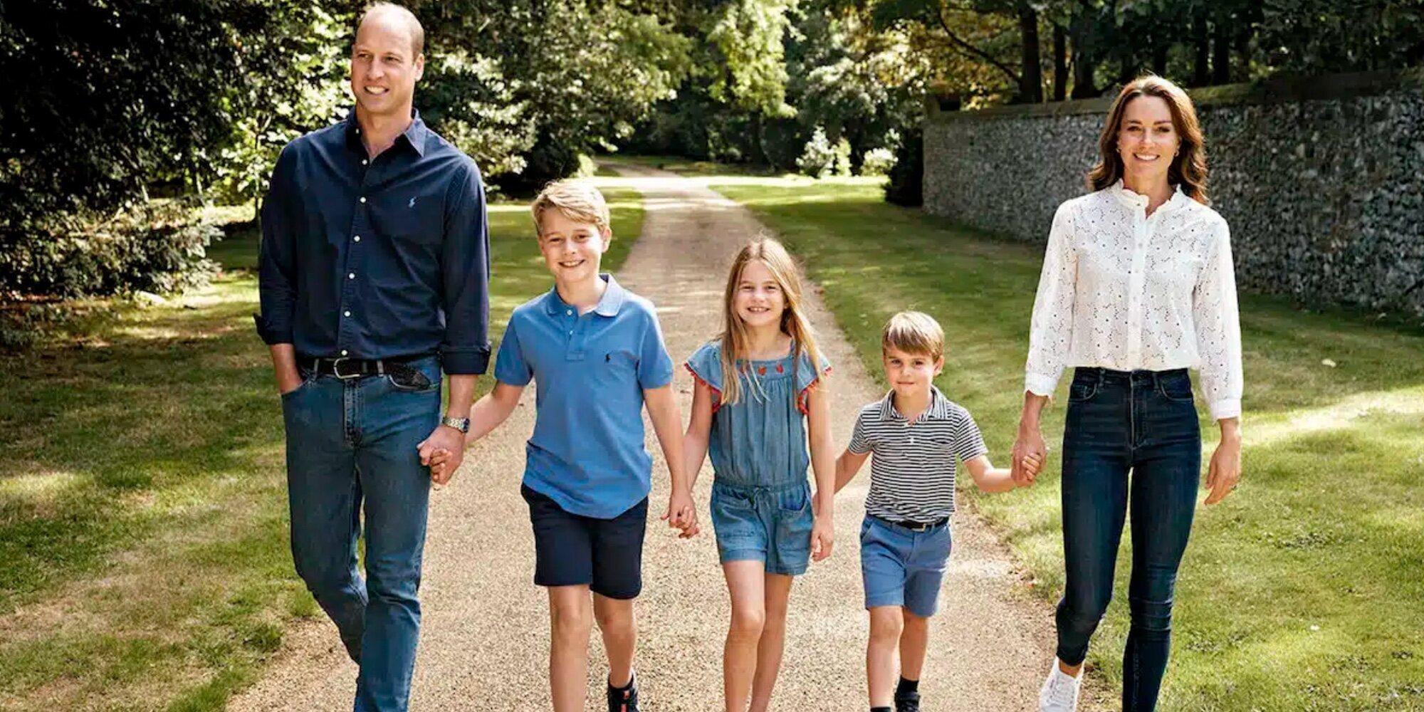 La felicitación navideña del Príncipe Guillermo y Kate Middleton con sus hijos: familia feliz y unida en un lugar especial