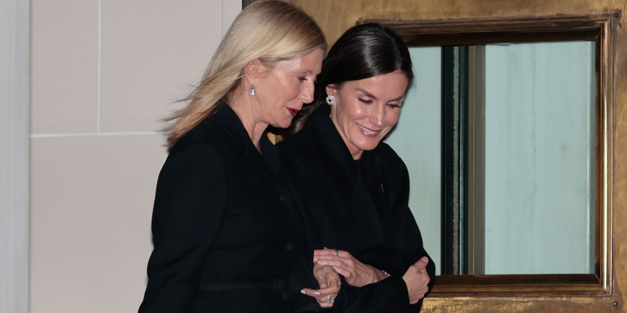 La Reina Letizia y Marie Chantal de Grecia muestran su reconciliación pública antes del funeral de Constantino de Grecia
