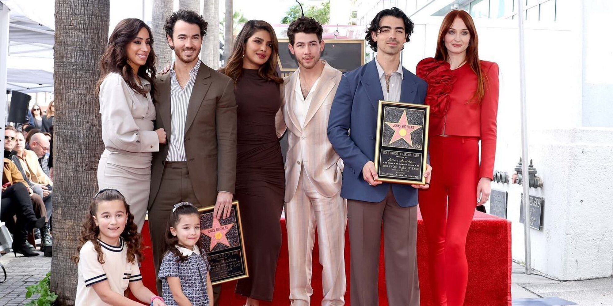 Los Jonas Brothers reciben su estrella en el Paseo de la Fama de Hollywood y anuncian nuevo disco