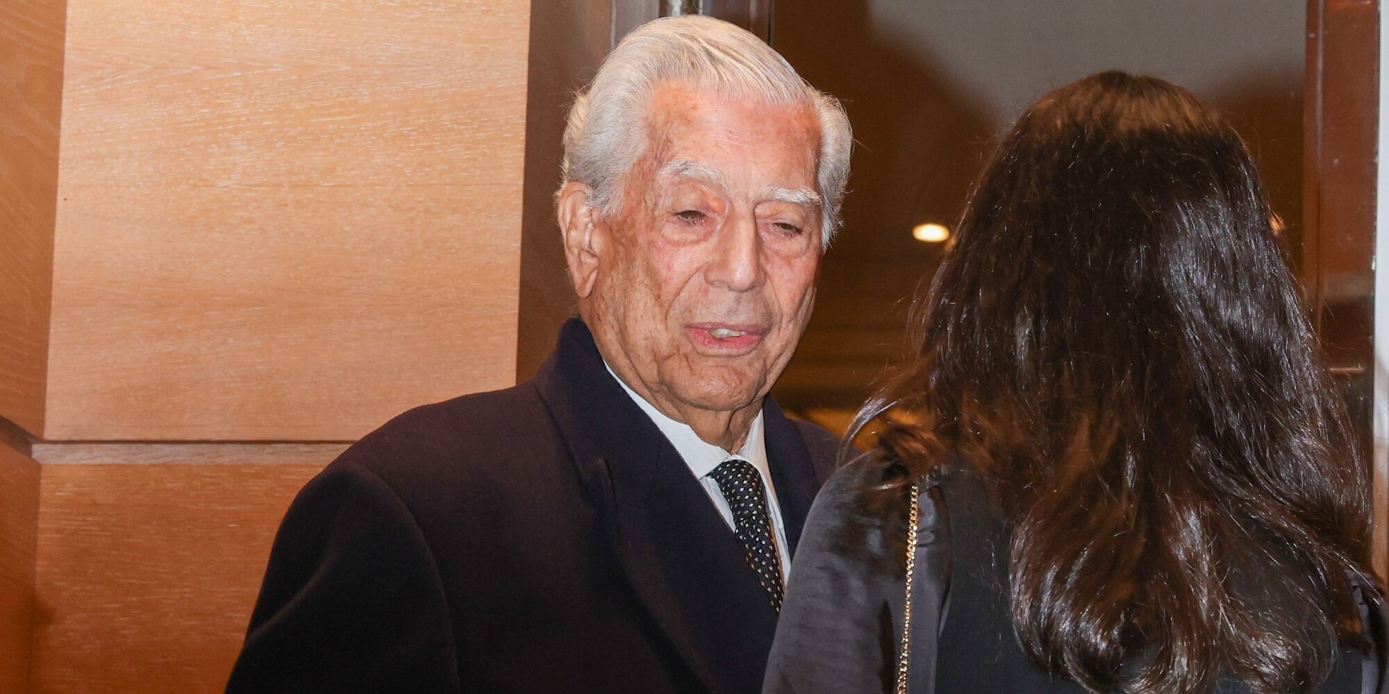 Mario Vargas Llosa y Patricia Llosa acuden juntos a un cóctel en París