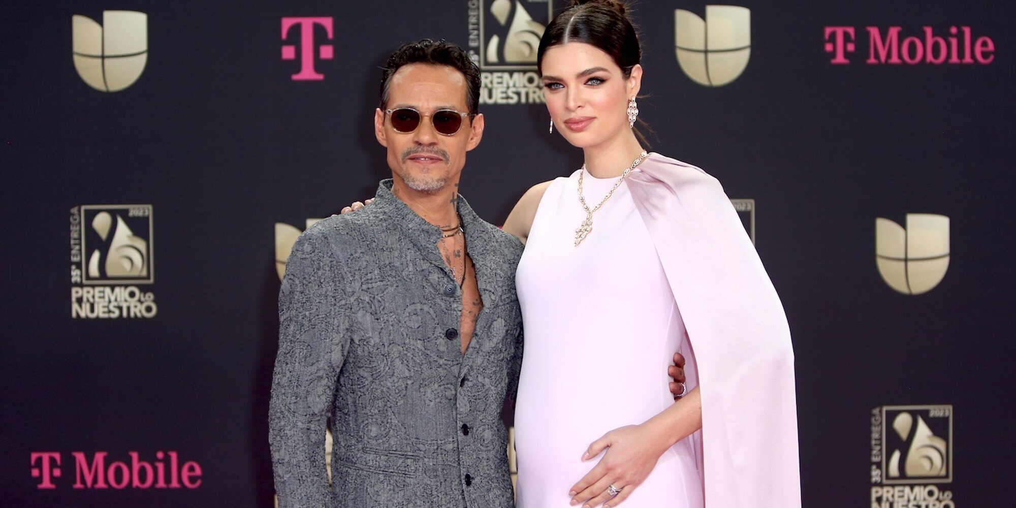 Marc Anthony y Nadia Ferreira presumen por primera vez de embarazo en los Premios Lo Nuestro 2023