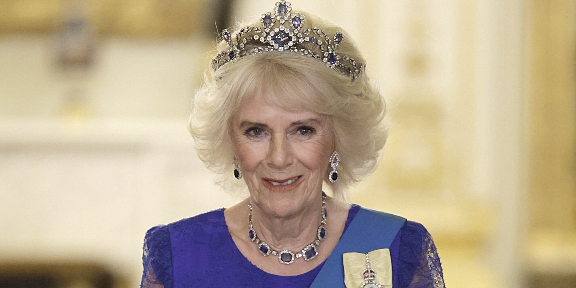El 'ascenso' de la Reina Camilla en la coronación de Carlos III y el diseñador para su vestido que 'recuerda' a Lady Di