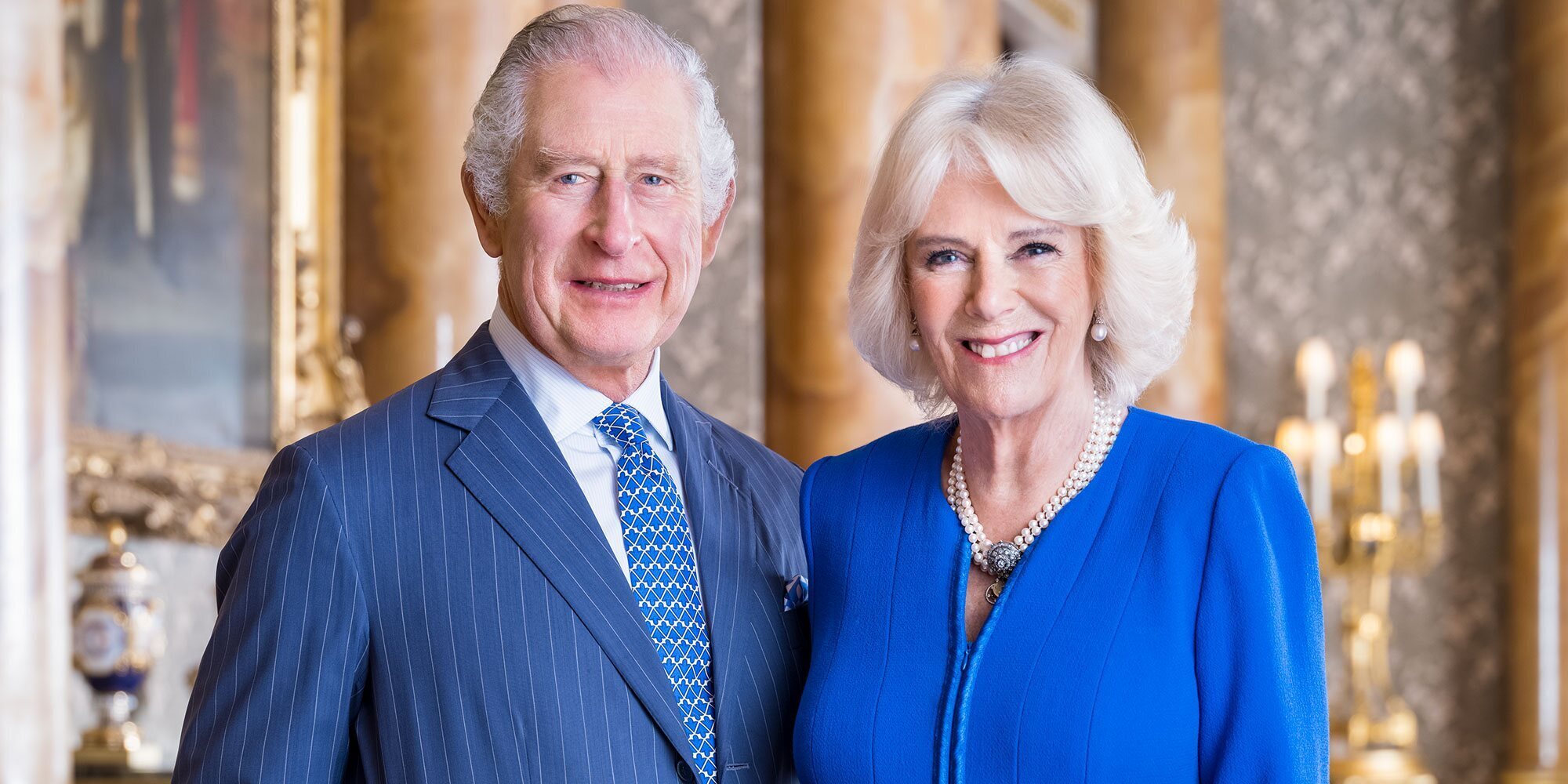 Foto oficial de Carlos y Camilla, la identidad de los pajes, la invitación a la coronación y el adiós a la 'Reina Consorte'