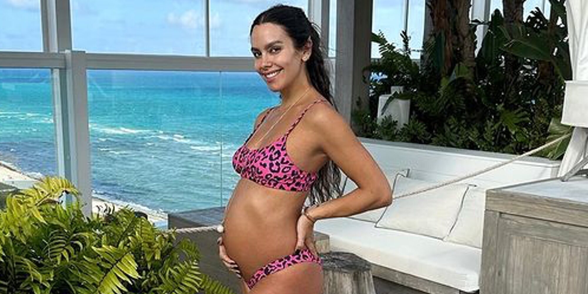 Cristina Pedroche presume de embarazo y de las pataditas de su bebé