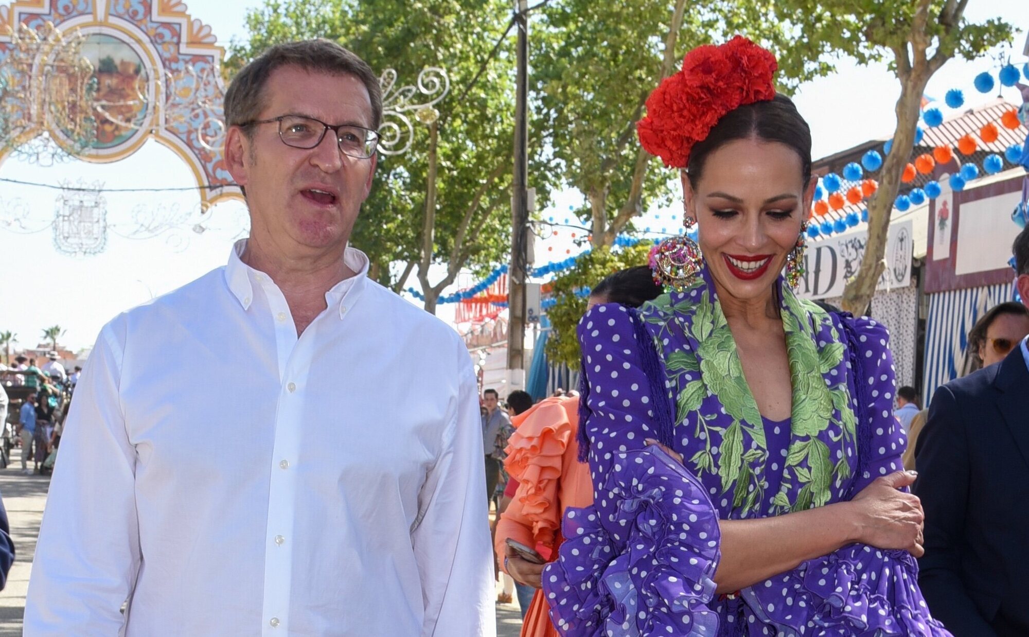 Eva González coincide con Núñez Feijóo en la Feria de Mairena de Alcor, su tierra natal