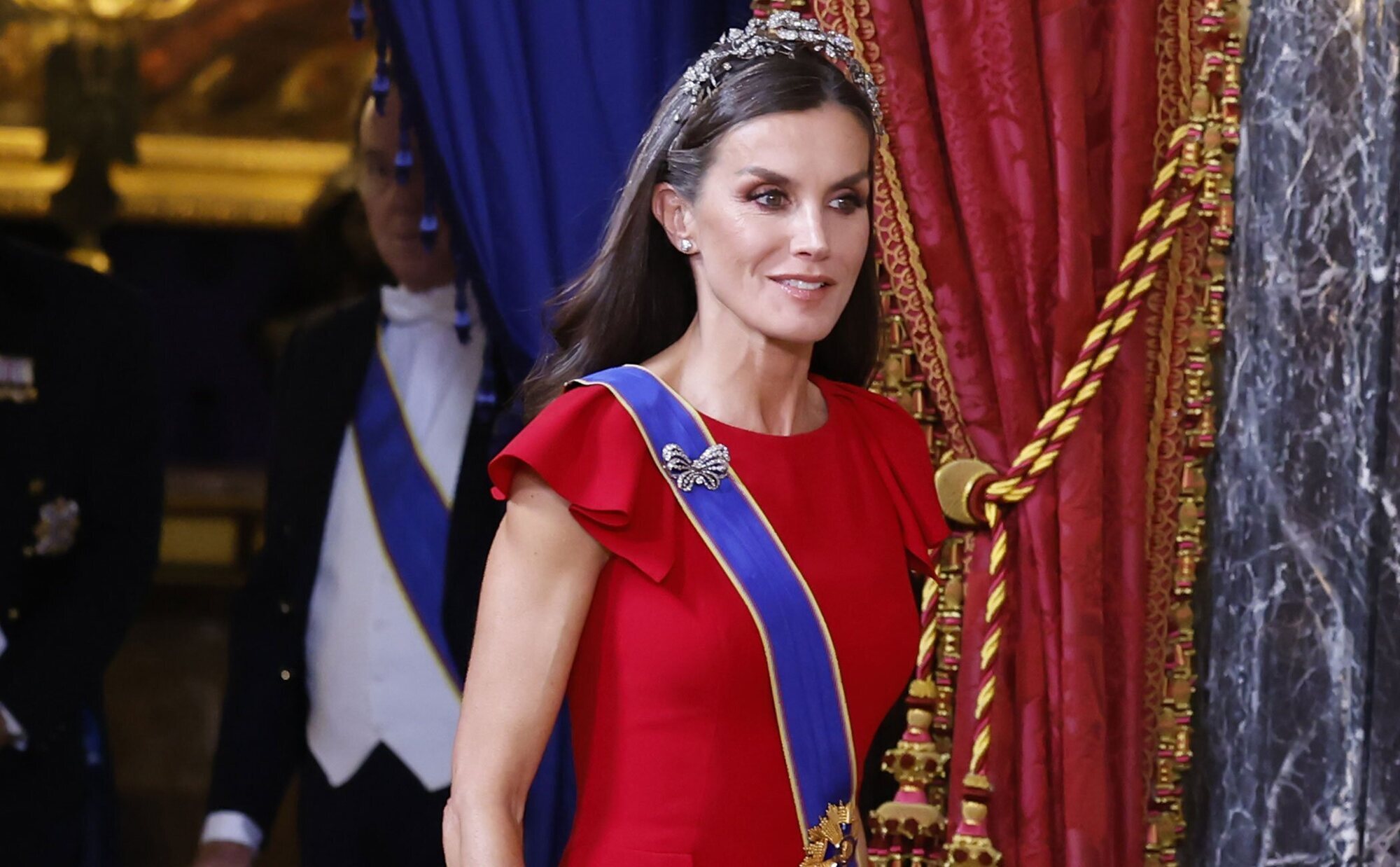 La Reina Letizia saca del joyero la tiara floral para la cena de gala al Presidente de Colombia, Gustavo Petro