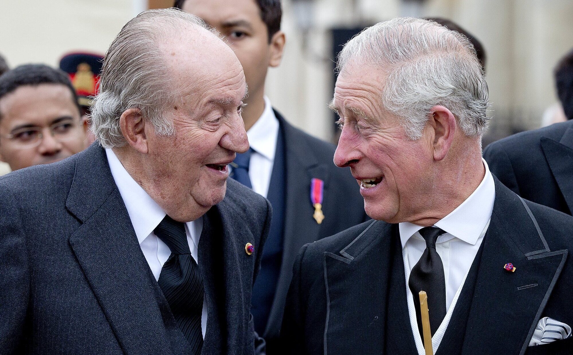 El Rey Juan Carlos llamó al Rey Carlos III para felicitarle por su Coronación a la que no pudo asistir