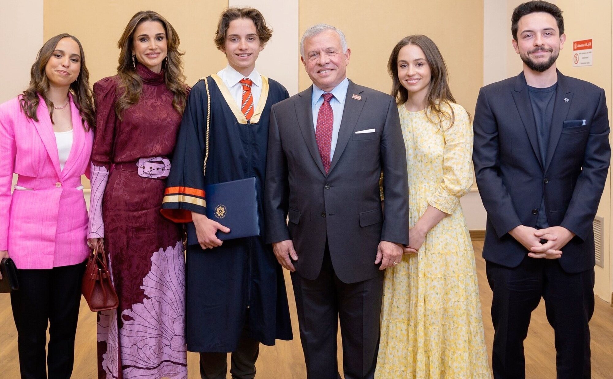 Reunión familiar, alegría, una ausencia y la broma de Rania de Jordania en la graduación de Hashem de Jordania