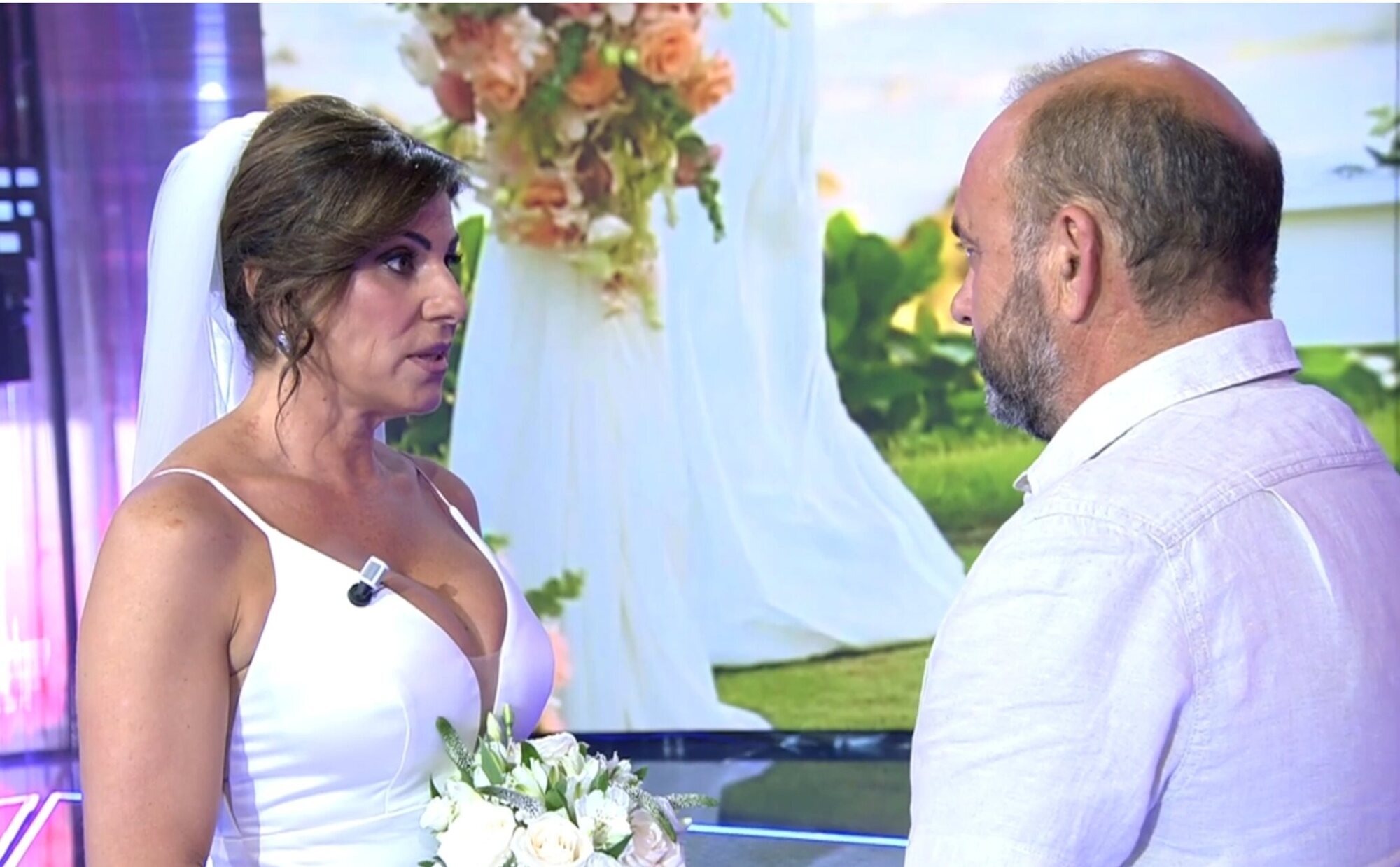 Yaiza Martín le pide matrimonio por sorpresa a Ginés Corregüela en 'Sálvame': "Gracias por existir en mi vida"