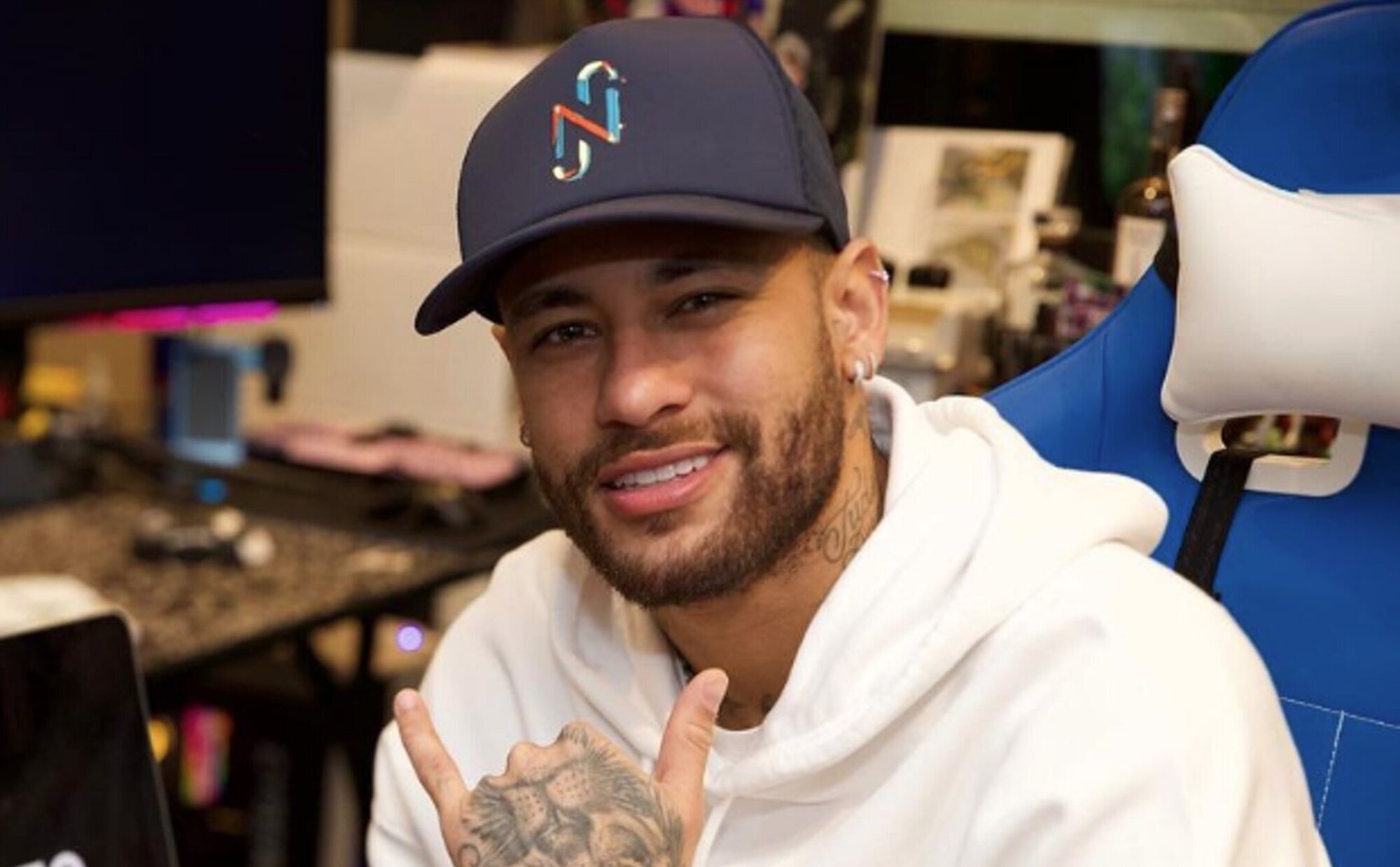 Una modelo, sobre Neymar: "Estoy cansada de que me escriba teniendo novia"