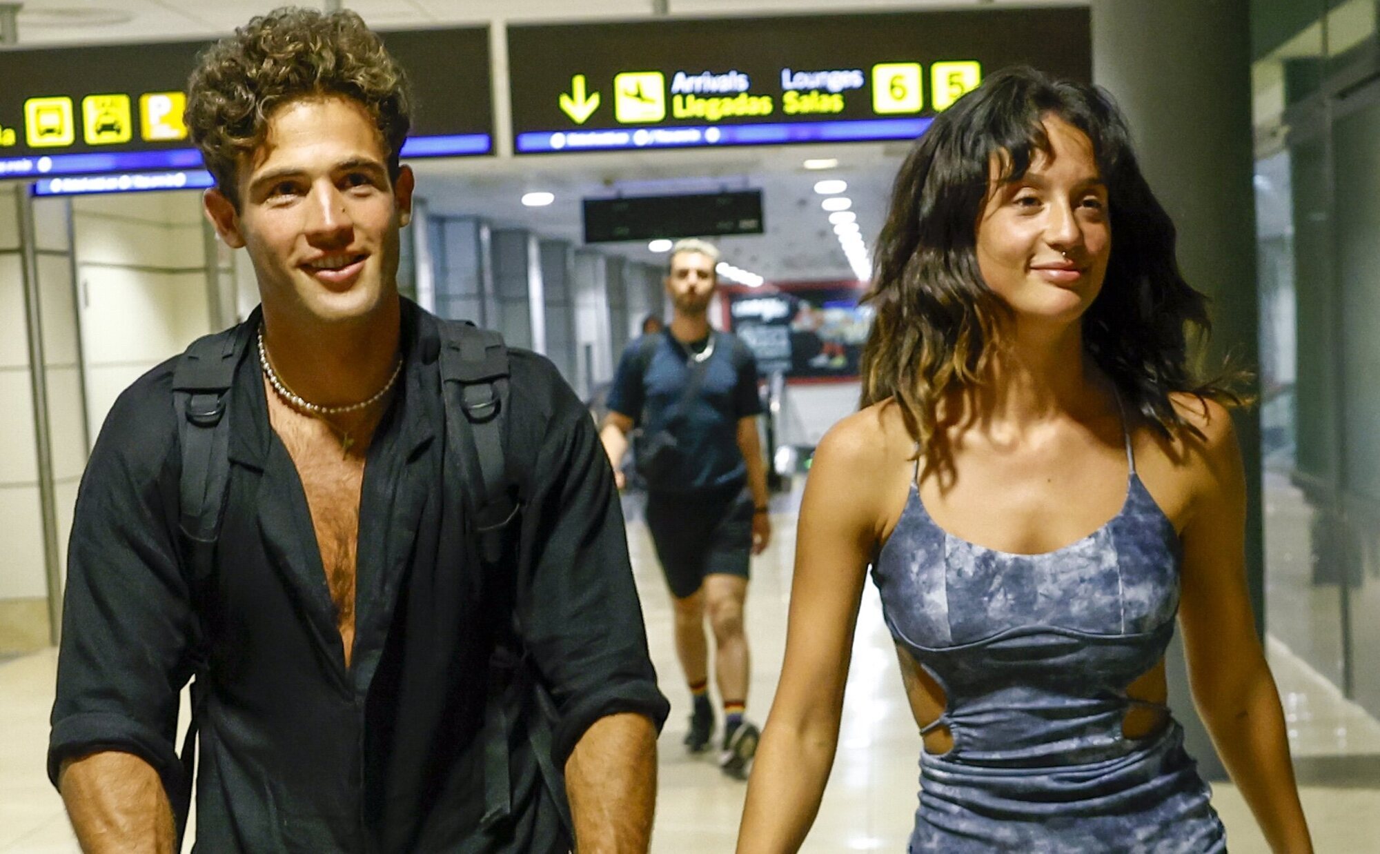 María Pedraza confirma su relación con Jason Fernández y son vistos cómplices en su vuelta de Ibiza