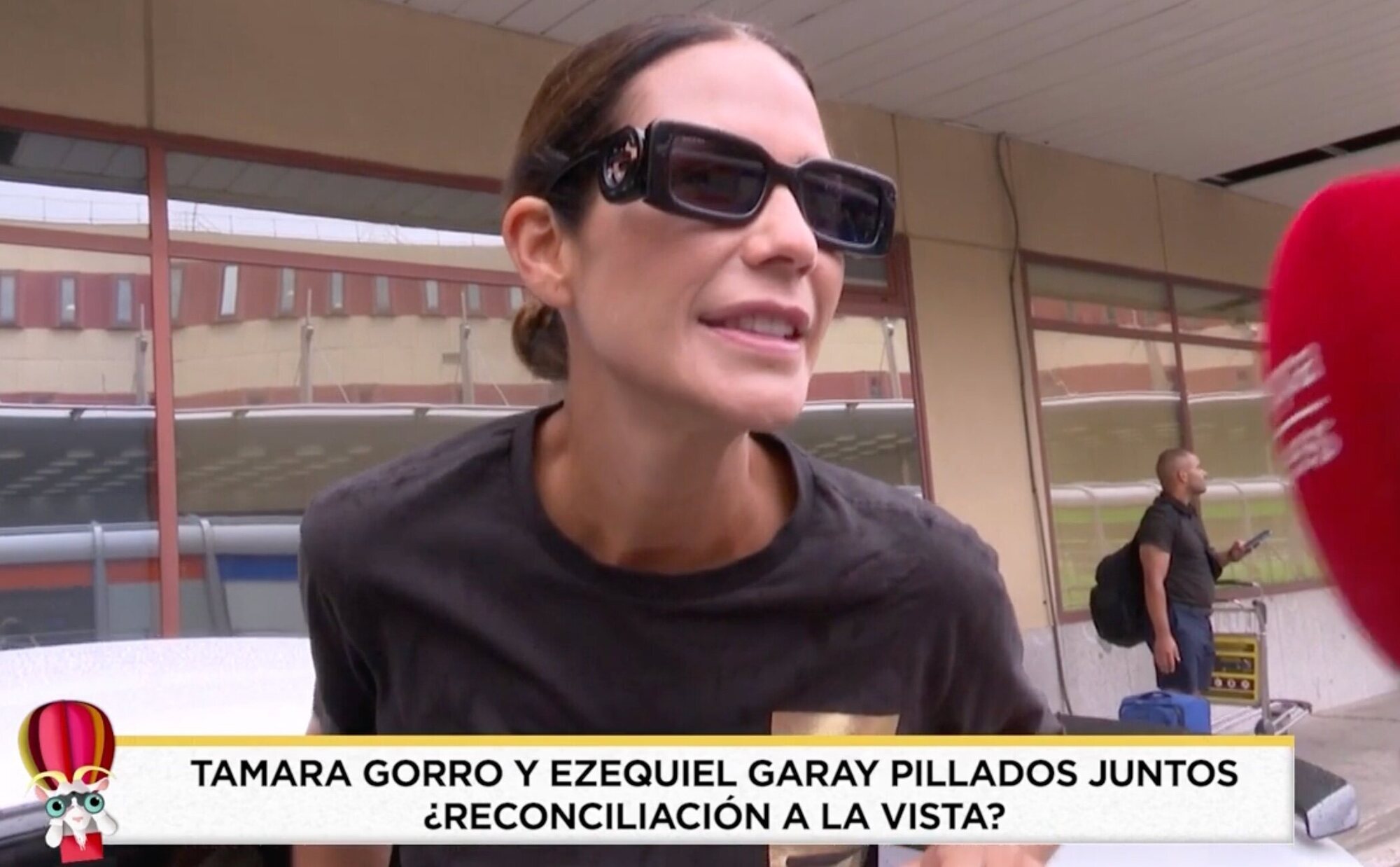 La "cazada" de Tamara Gorro en pleno aeropuerto de Madrid: "¡Uy, no! Esto no nos lo esperábamos"