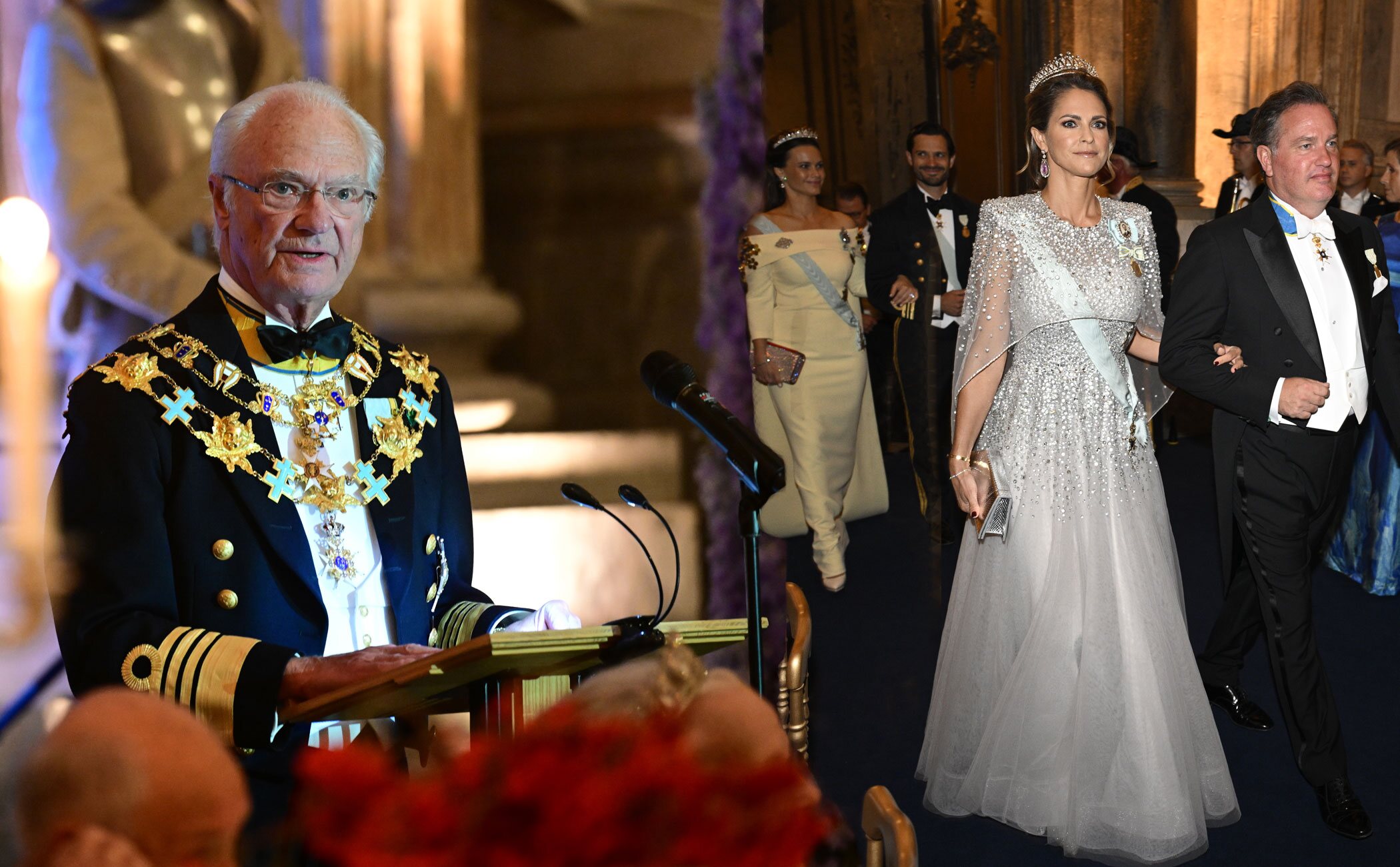 Cena por el Jubileo de Carlos Gustavo de Suecia: tiaras, un detalle con Margarita de Dinamarca y un bonito gesto padre e hija