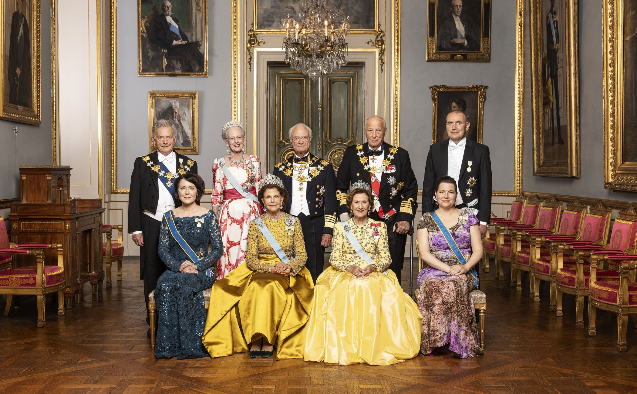 Las fotos oficiales de la cena de gala por el Jubileo de Carlos Gustavo de Suecia: esplendor nórdico y ocho ausencias