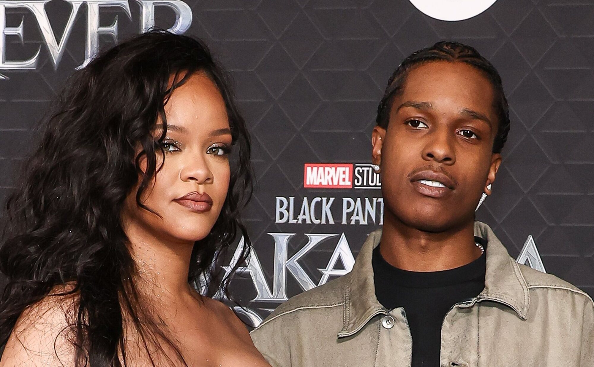 Rihanna y A$AP Rocky presentan a su hija Riot Rose con una sesión de fotos digna de una revista de moda