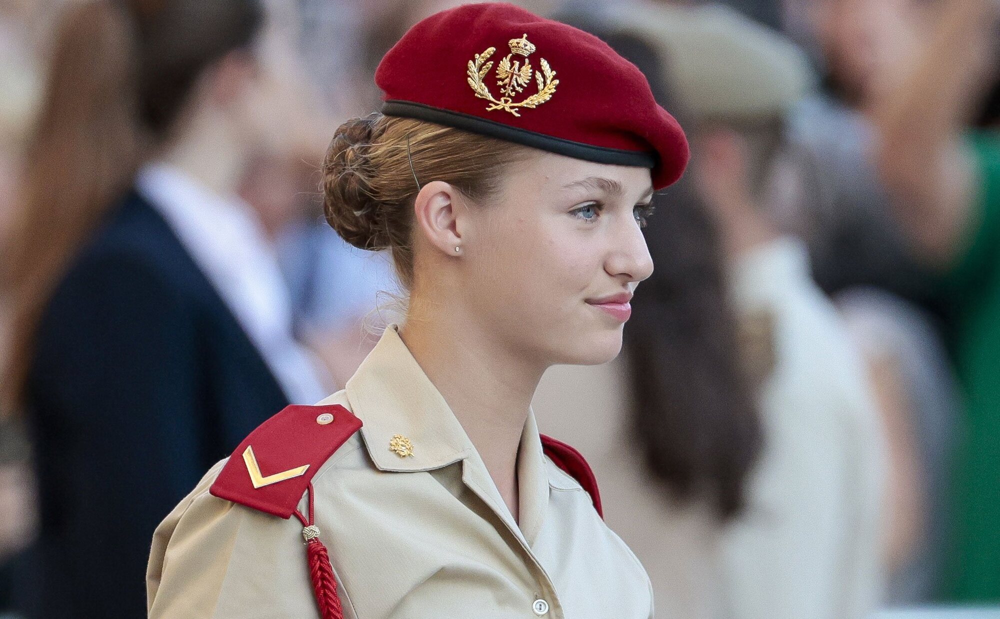 El emotivo momento de la Princesa Leonor en su ofrenda a la Virgen del Pilar como dama cadete de la Academia General Militar