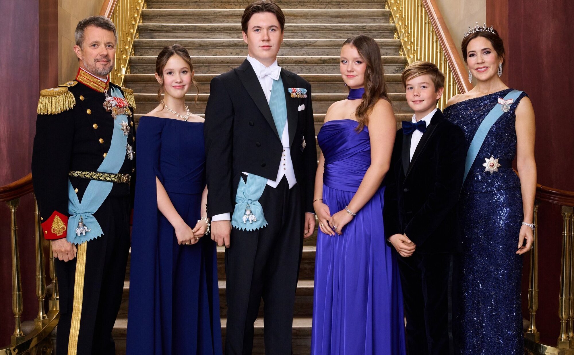 Las fotos oficiales del 18 cumpleaños de Christian de Dinamarca: en familia, vista al palacio y una toma falsa que quedó bien