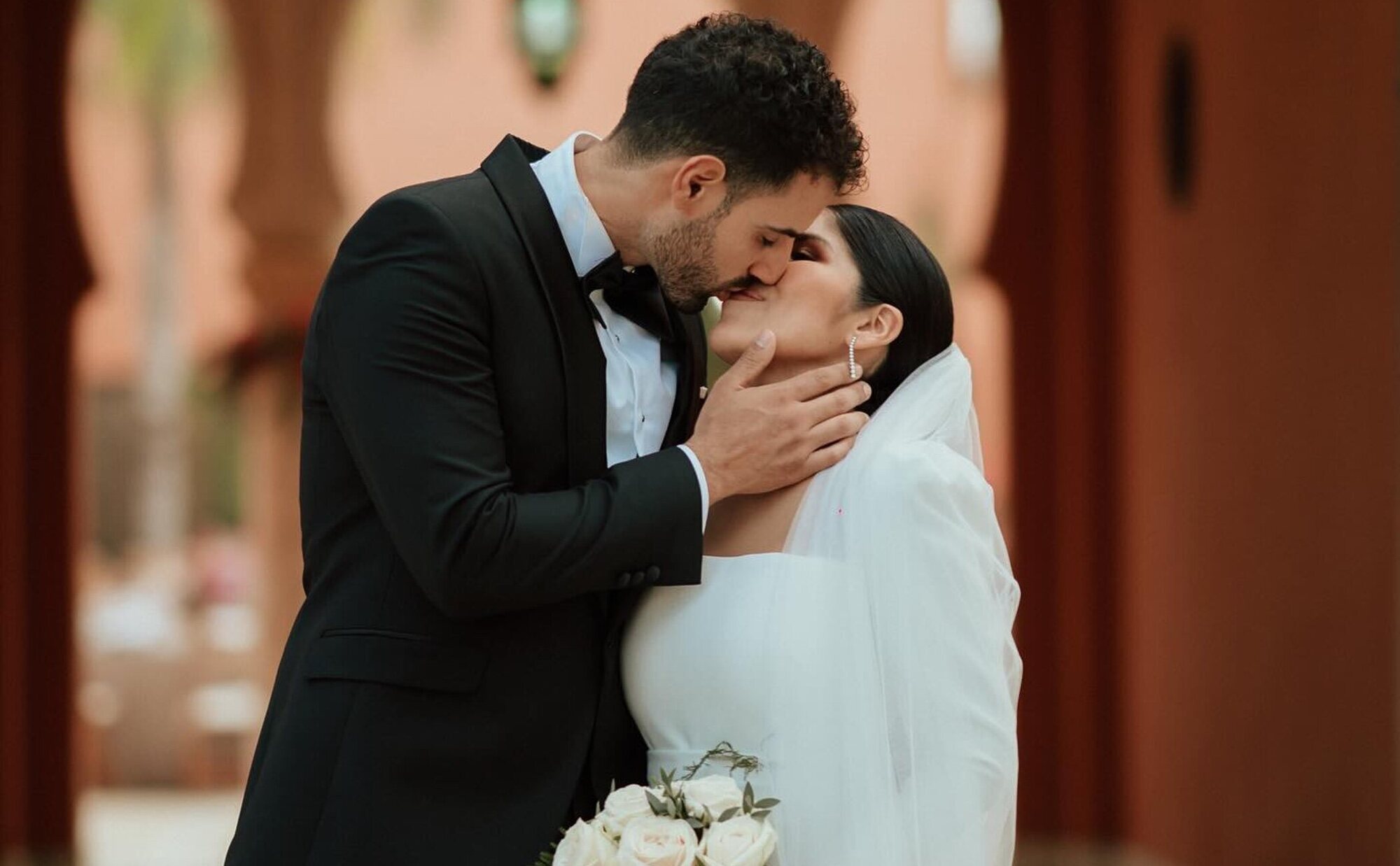 Las románticas fotos de la boda de Isa Pantoja y Asraf Beno: del tierno momento con Dulce a la entrada con Jorge Javier