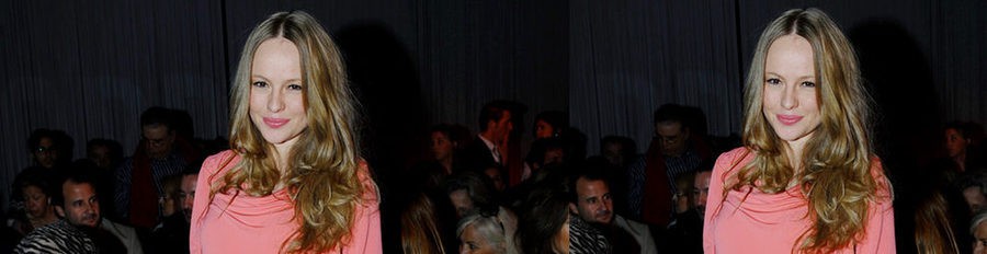 Esmeralda Moya presume de embarazo en la 080 Barcelona Fashion con Elisabeth Reyes y Mar Flores