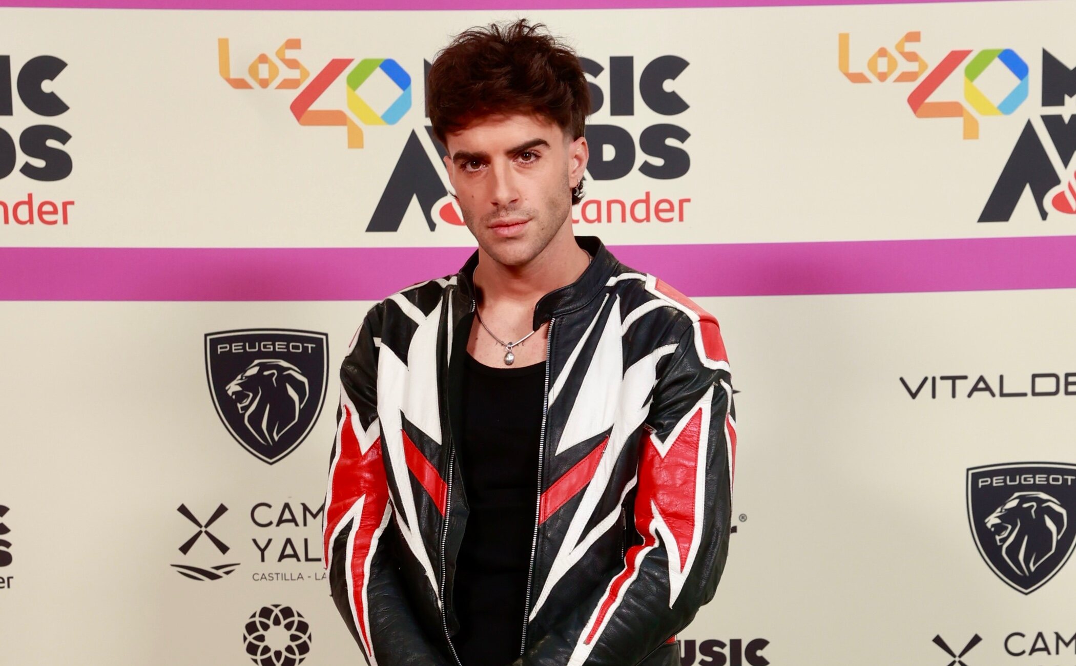 Álvaro de Luna gana Mejor Canción en Los 40 Music Awards 2023 por 'Todo contigo' y Laura Escanes reacciona