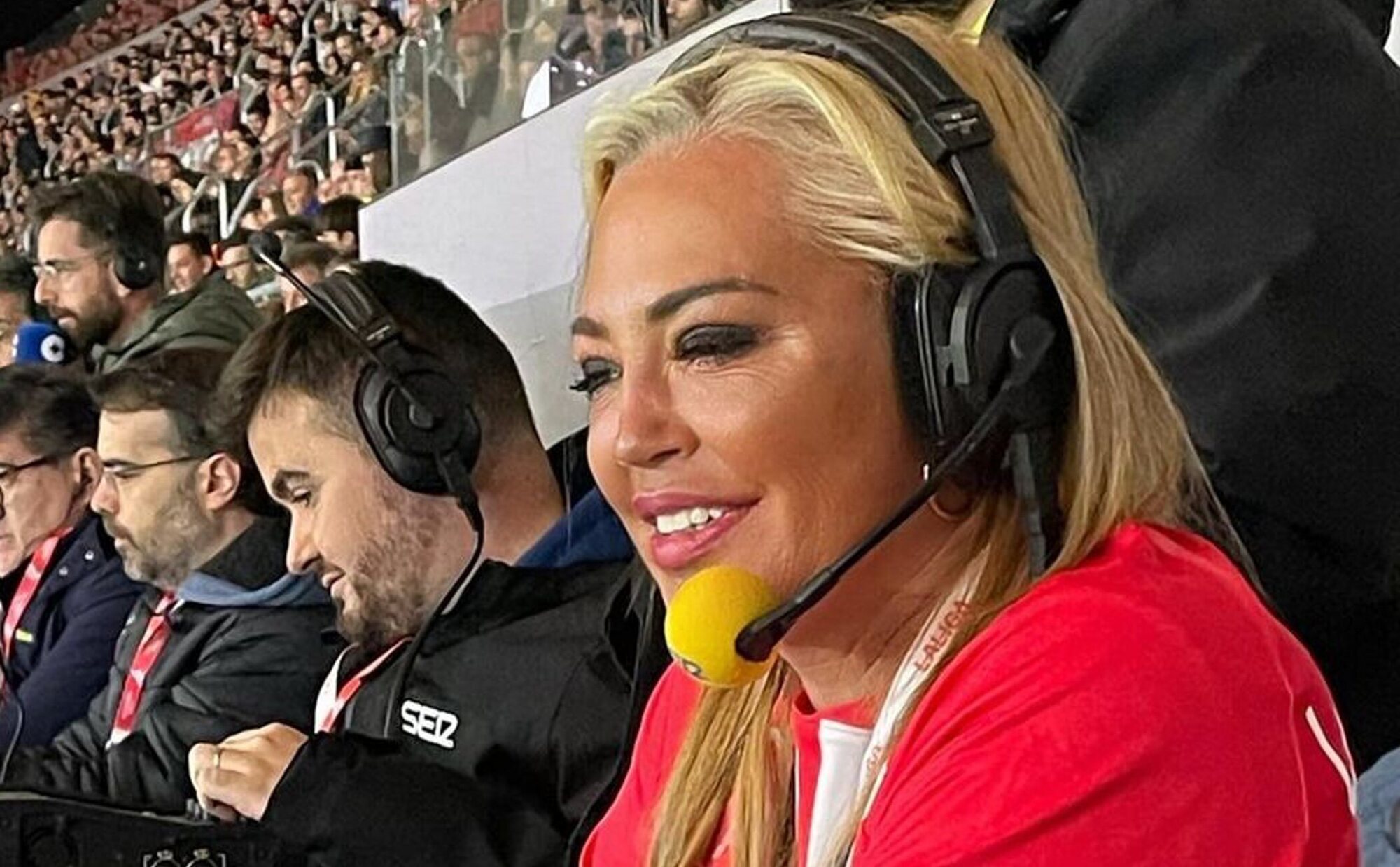 Belén Esteban debuta como locutora de radio en un partido del Atlético de Madrid