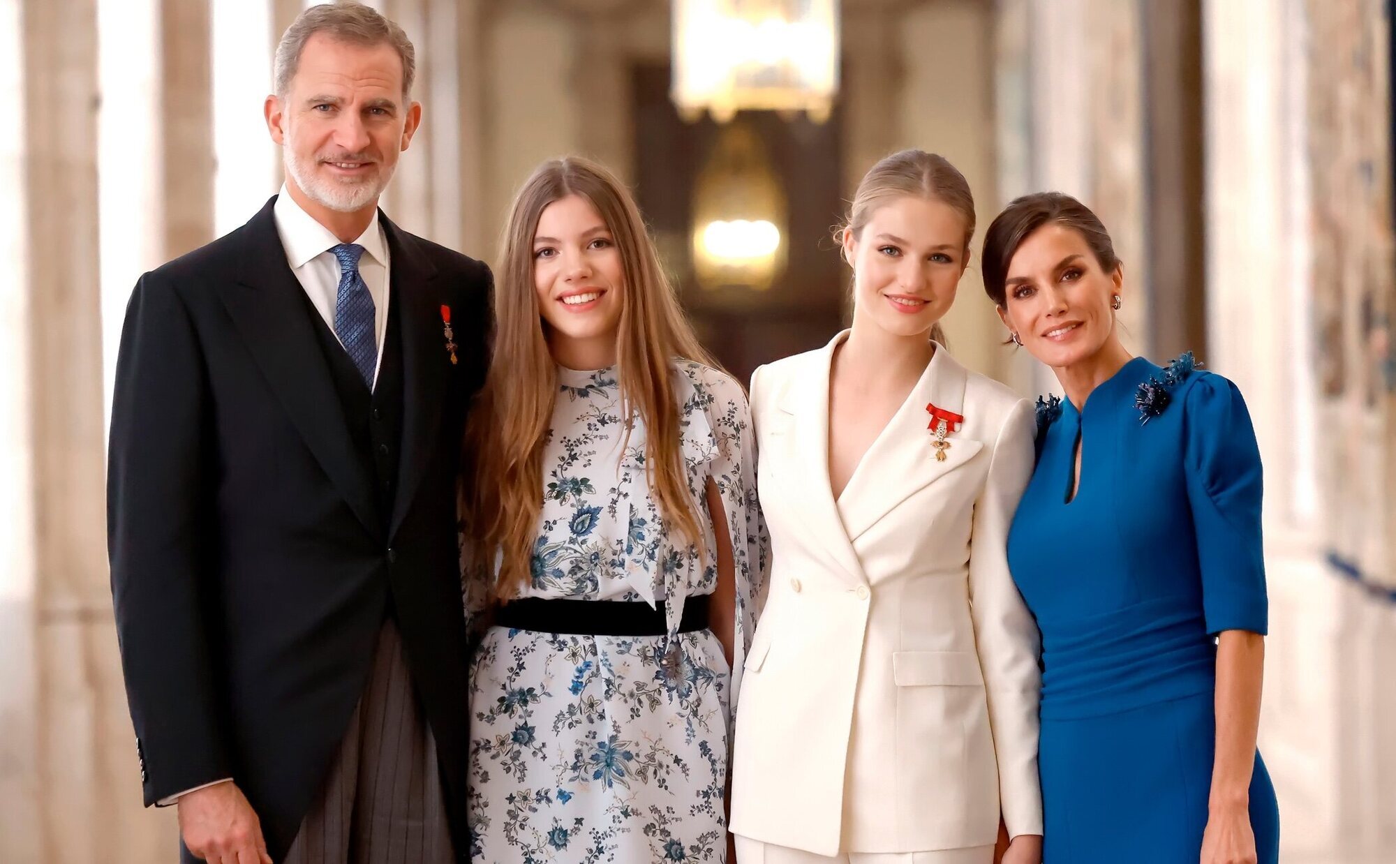 Una familia feliz y unida en el gran día de Leonor: la felicitación navideña de Felipe y Letizia y sus hijas Leonor y Sofía