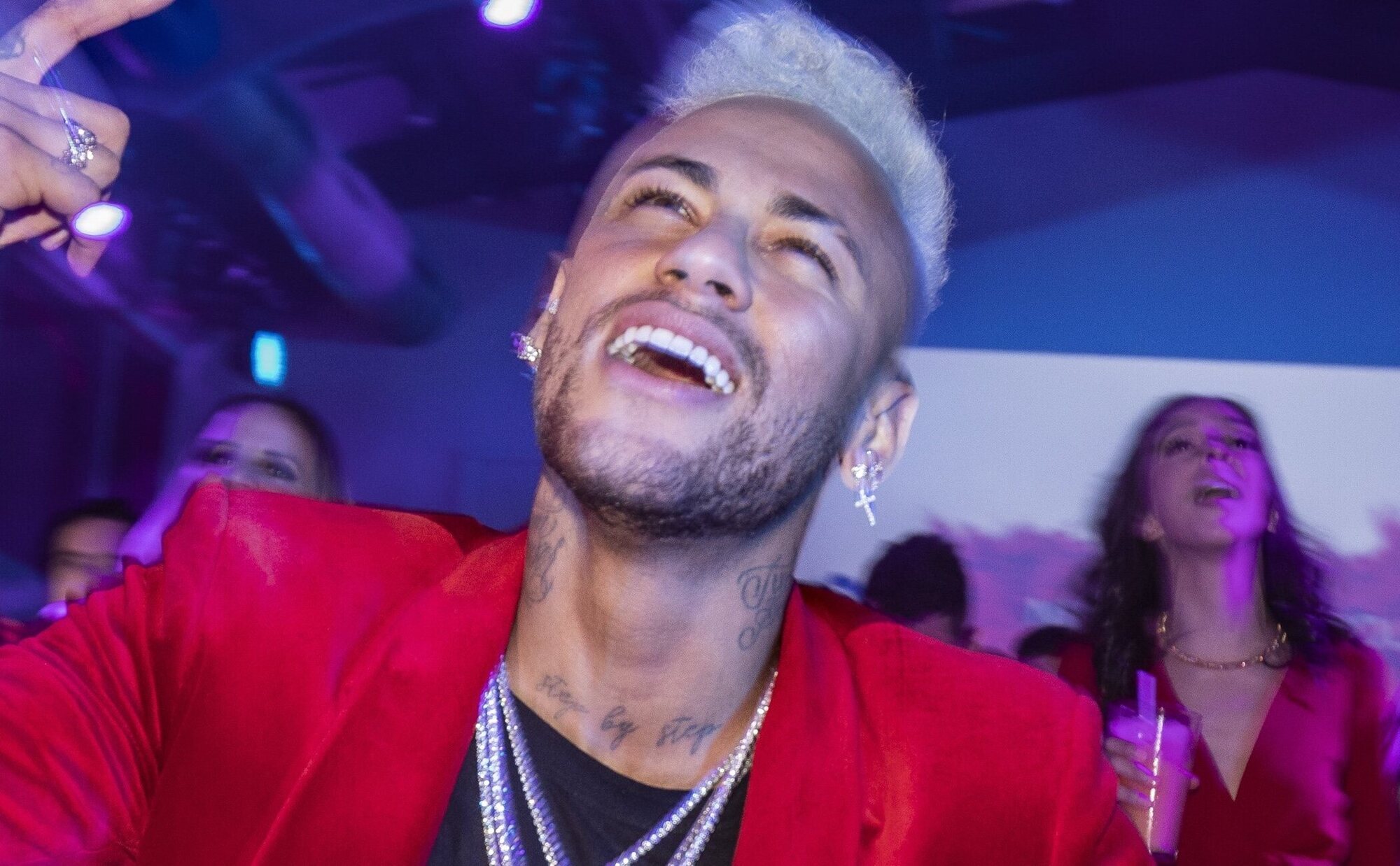 Los escándalos de Neymar: 72 horas de fiesta, el suicidio de un youtuber en su crucero y su polémico fichaje