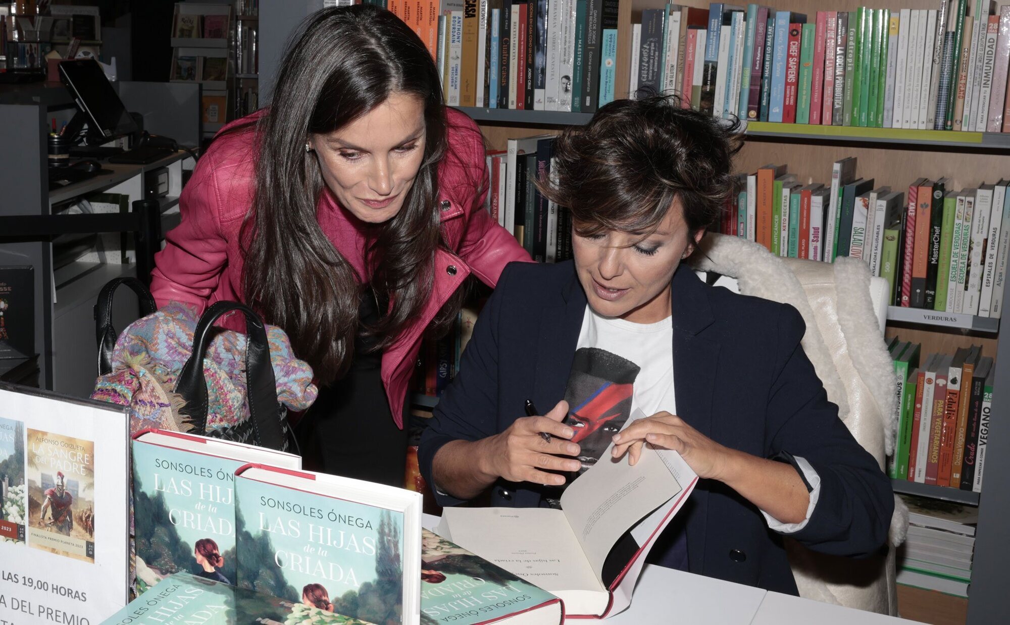 Sonsoles Ónega revela la crítica que la Reina Letizia hizo de su libro 'Las hijas de la criada'