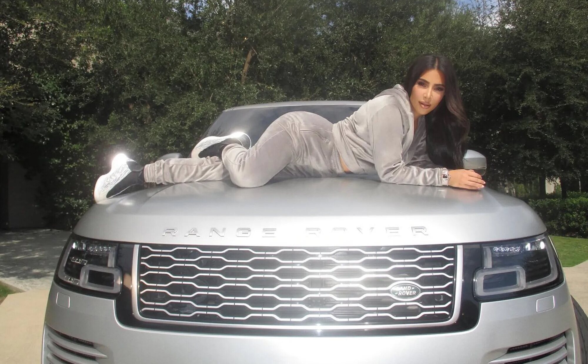 El Range Rover de Kim Kardashian totalmente destrozado, a la venta por casi 100.000 dólares tras el accidente de un empleado