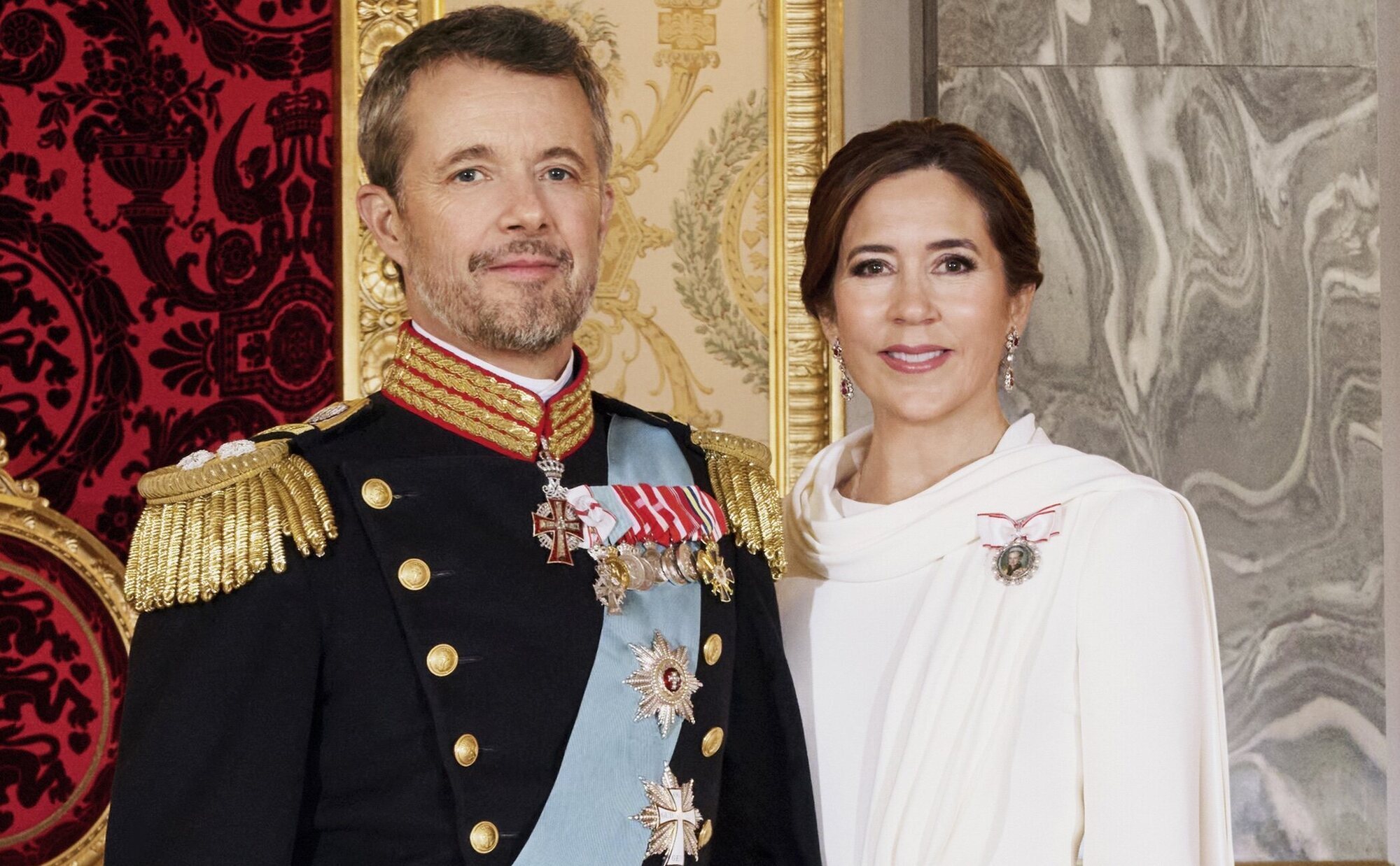 Así son los retratos oficiales de los Reyes Federico X y Mary de Dinamarca tras la proclamación