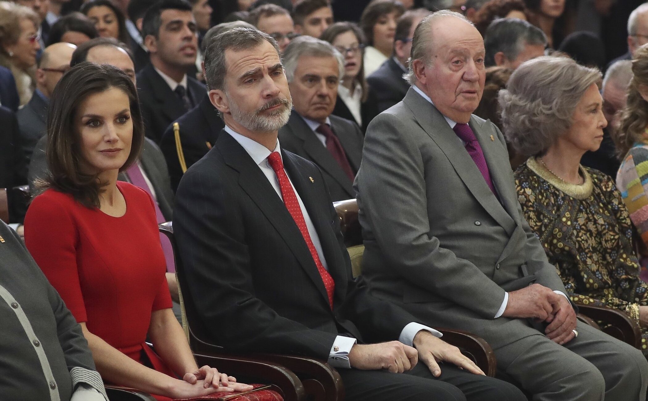 El reencuentro de Felipe, Letizia y Sofía con Juan Carlos por el Rey Constantino