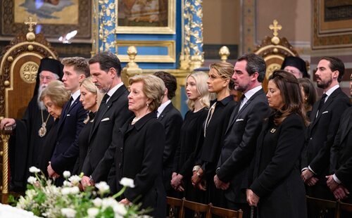 La Casa Real griega comparte un vídeo inédito del entierro de Constantino: del gesto de los Reyes a las lágrimas de Margarita