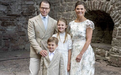 Victoria y Daniel de Suecia y sus hijos Estelle y Oscar, pillados durante sus vacaciones de Semana Santa en España