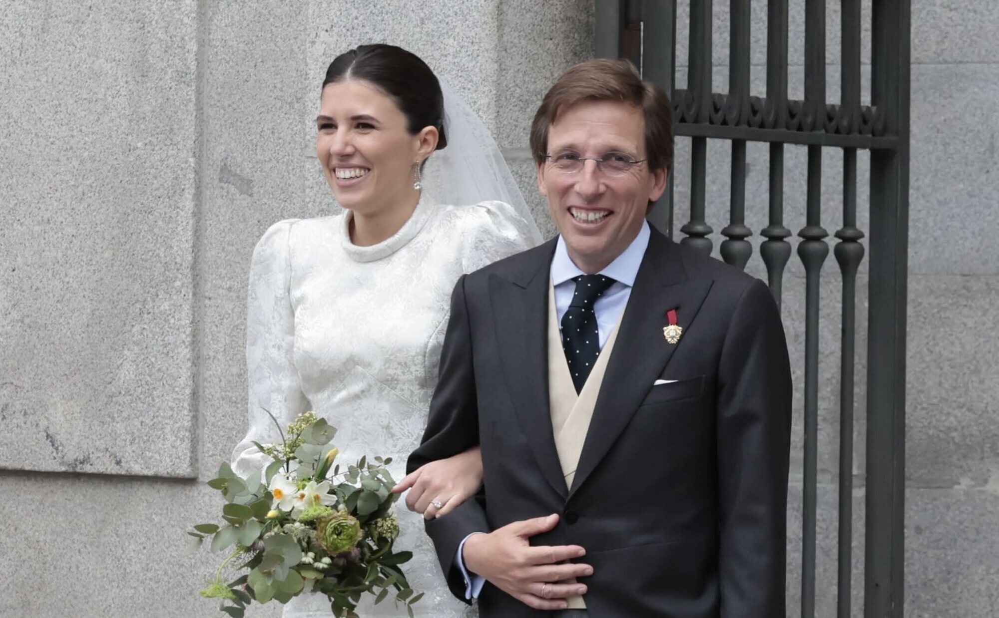 José Luis Martínez-Almeida y Teresa Urquijo ya son marido y mujer: así ha sido su multitudinaria boda en pleno Madrid