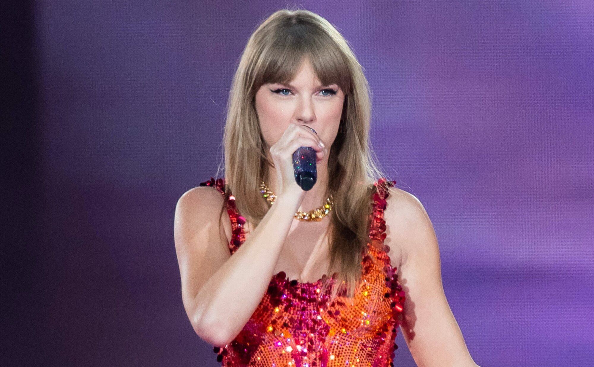Taylor Swift reaparece con un chupón en el 'The Eras Tour' de Estocolmo tras un fin de semana con Travis Kelce en Italia