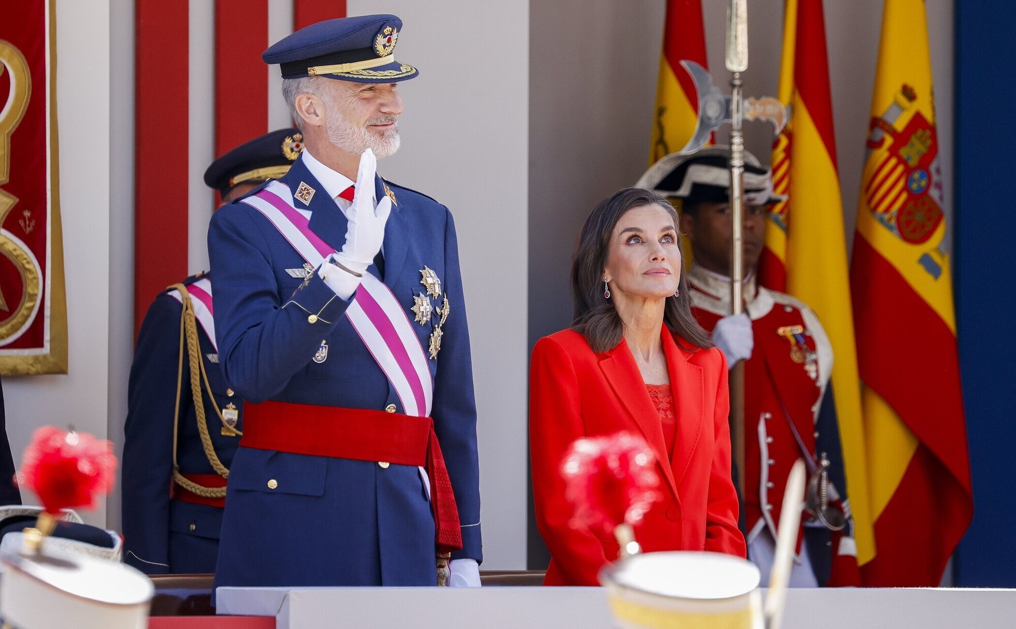 Los Reyes Felipe y Letizia presiden el desfile de las Fuerzas Armadas en Oviedo un año más