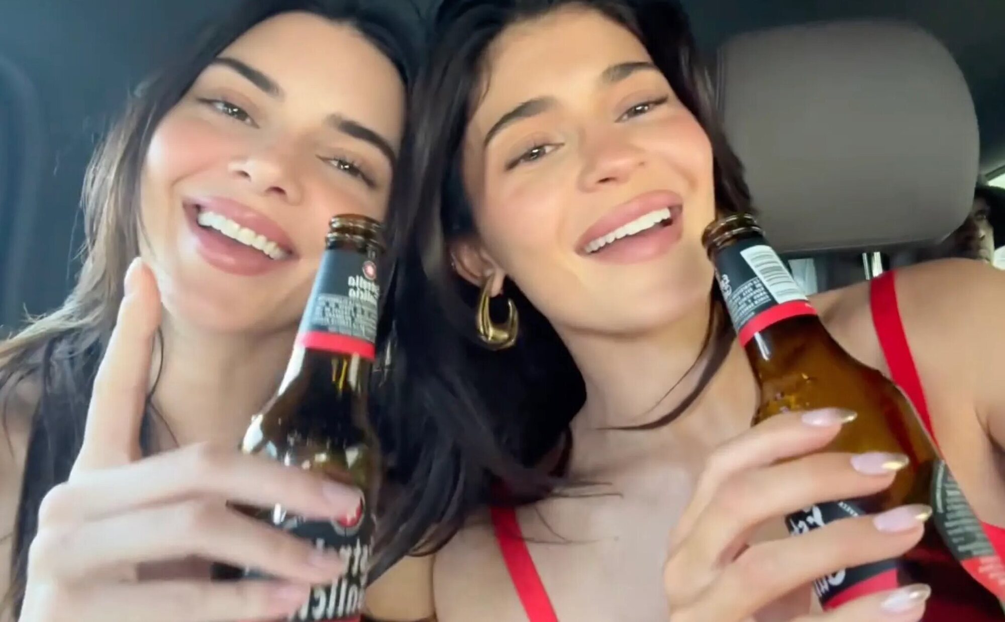 Este es dineral que le habría costado a Estrella Galicia pagar a Kendall y Kylie Jenner por hacerle publicidad en Instagram