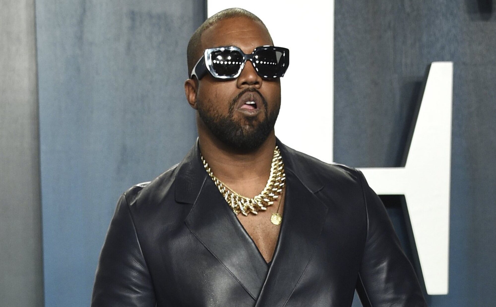 Demandan a Kanye West por presunto abuso sexual e incumplimiento de contrato