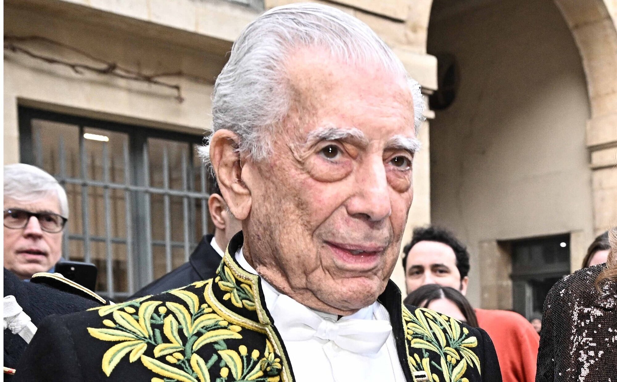 Mario Vargas Llosa revela que mantiene el contacto con Isabel Preysler tras su ruptura